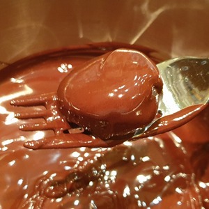 Конфеты шоколадные в вафельной крошке
