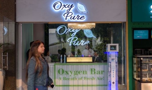 В чудовищно загрязненной Индии открылся первый бар, торгующий чистым кислородом