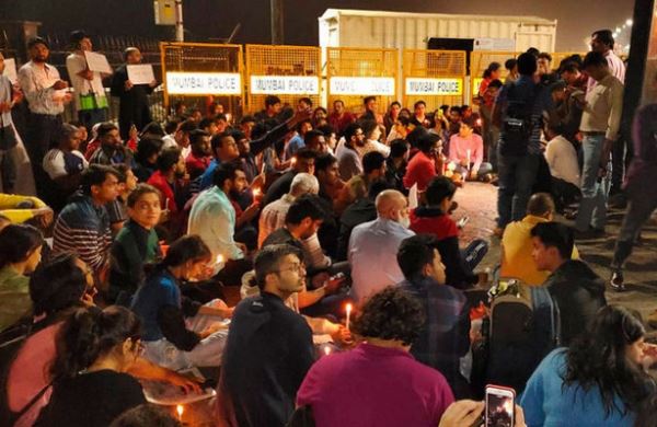 <br />
В Индии начались массовые студенческие протесты после нападения на университет в Нью-Дели<br />
