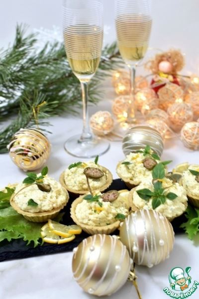 Корзиночки с паштетом из яиц с брынзой и икрой