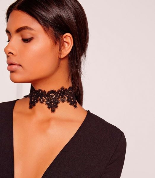 С чем носить кружевной чокер