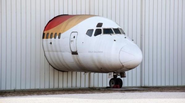Парк приколов: в аэропортах Европы гниют сотни брошенных авиалайнеров