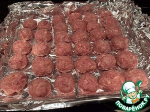 Фрикадельки с клюквенным соусом