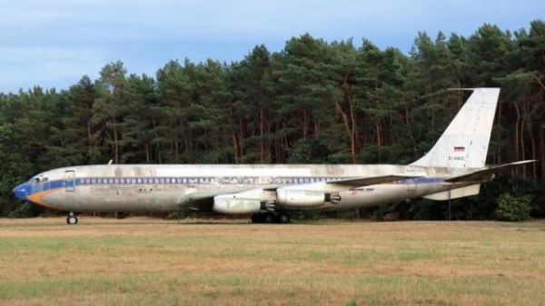 Парк приколов: в аэропортах Европы гниют сотни брошенных авиалайнеров