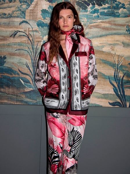 Модная одежда в элегантном будуарном стиле