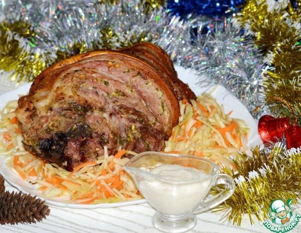 Рулька запеченная в ароматном маринаде