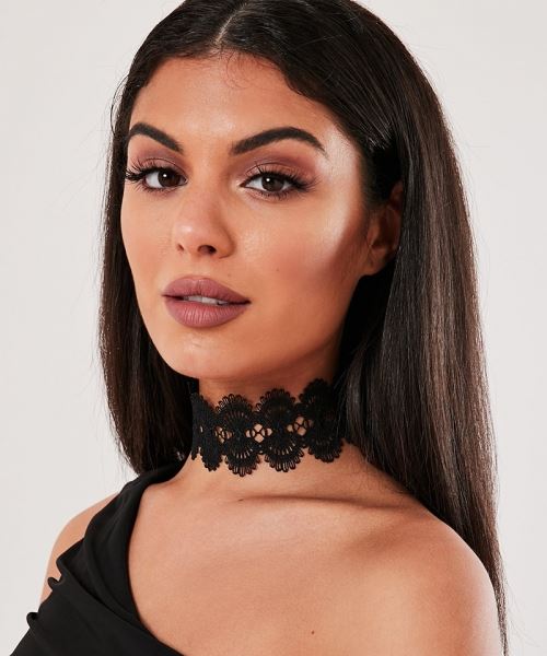 С чем носить кружевной чокер