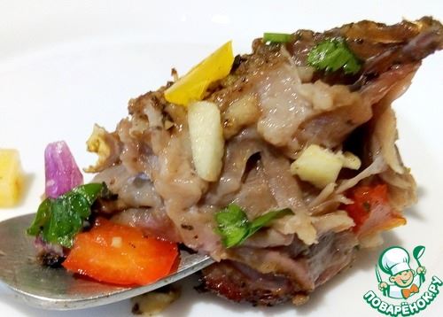 Баранья шея с соусом сальса