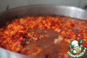 Фасолевый салат с солёным огурцом