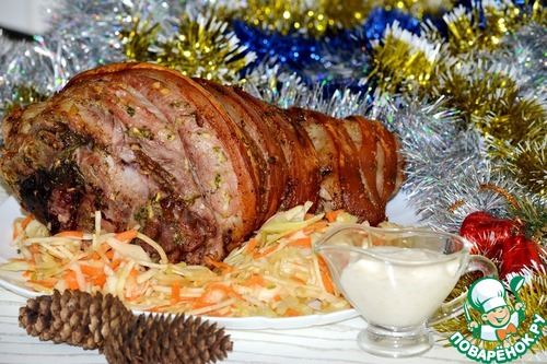 Рулька запеченная в ароматном маринаде