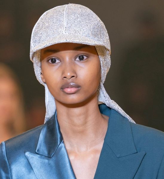 Модные и необычные шляпы и шапочки для женщин