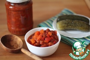 Фасолевый салат с солёным огурцом