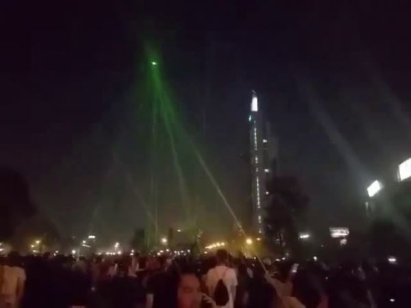 В Чили протестующие вывели из строя полицейский дрон с помощью сотен лазерных указок