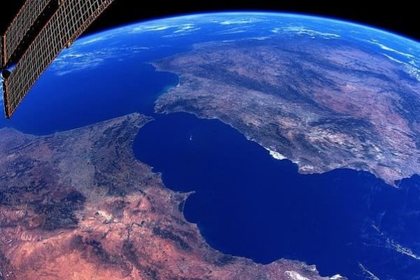 Советский спутник связи "Молния" сгорел в атмосфере