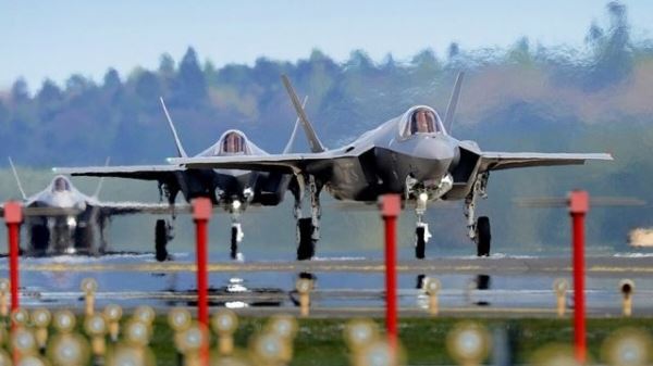 Американские ВВС подняли одной волной 52 истребителя – бомбардировщика F-35A