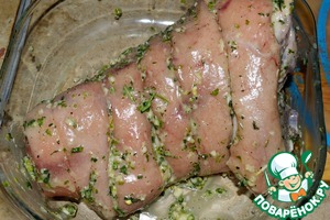 Рулька запеченная в ароматном маринаде