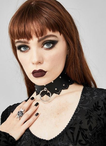 С чем носить кружевной чокер