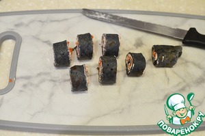 Блинные ролы с сыром и икрой