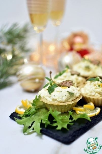 Корзиночки с паштетом из яиц с брынзой и икрой
