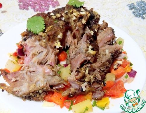 Баранья шея с соусом сальса