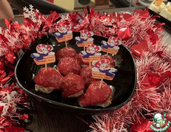 Фрикадельки с клюквенным соусом