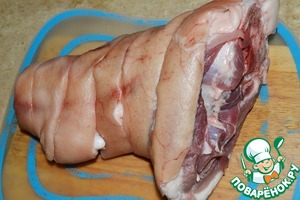 Рулька запеченная в ароматном маринаде