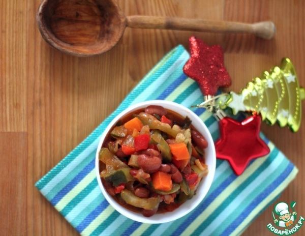 Фасолевый салат с солёным огурцом