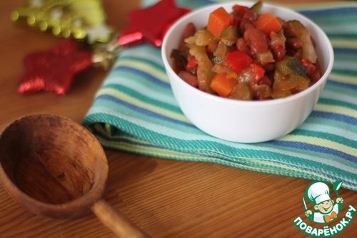 Фасолевый салат с солёным огурцом