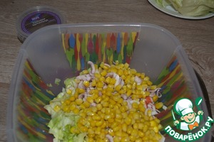 Закуска из крабовых палочек и кальмаров в тортилье