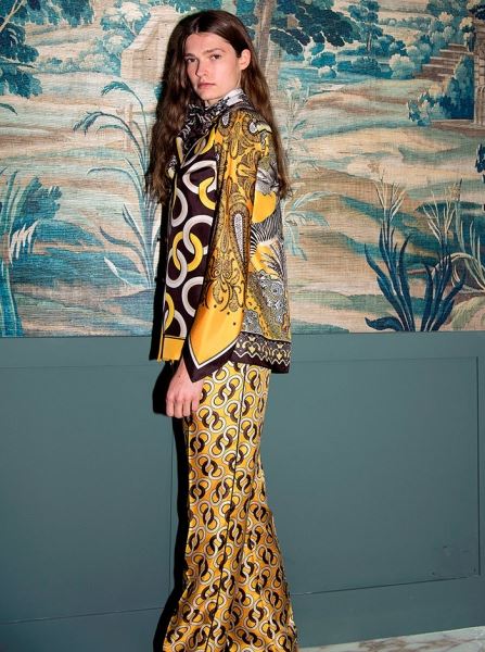 Модная одежда в элегантном будуарном стиле