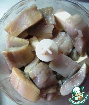 Яичный рулет с селедочной начинкой