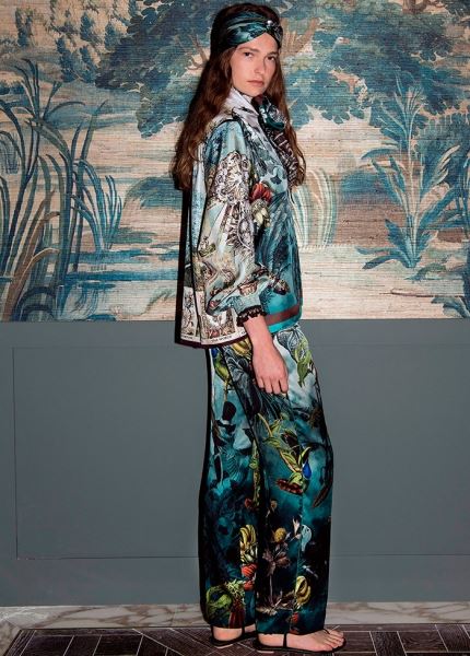 Модная одежда в элегантном будуарном стиле