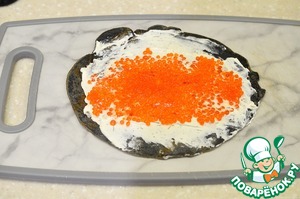 Блинные ролы с сыром и икрой