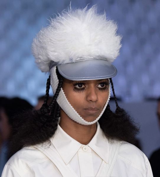 Модные и необычные шляпы и шапочки для женщин