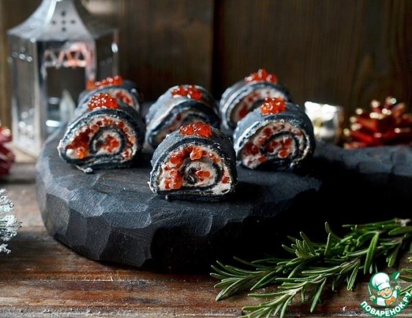 Блинные ролы с сыром и икрой