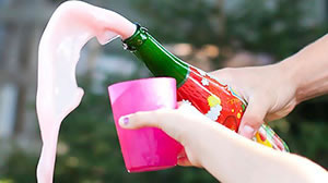 Эксперты назвали лучшее детское шампанское
          