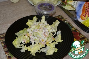 Закуска из крабовых палочек и кальмаров в тортилье