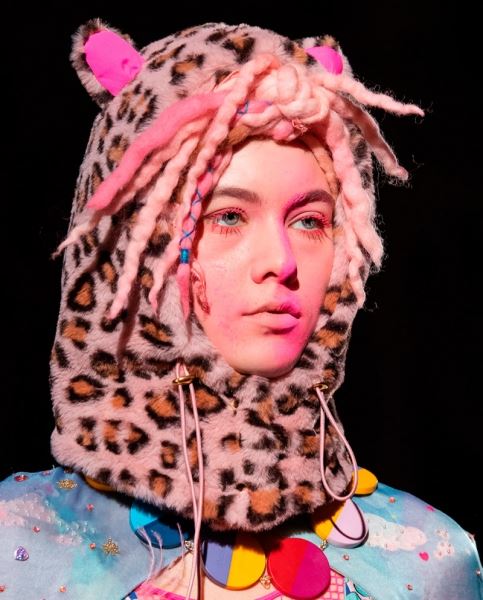 Модные и необычные шляпы и шапочки для женщин