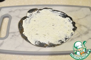 Блинные ролы с сыром и икрой