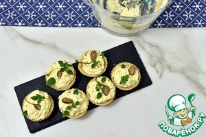 Корзиночки с паштетом из яиц с брынзой и икрой